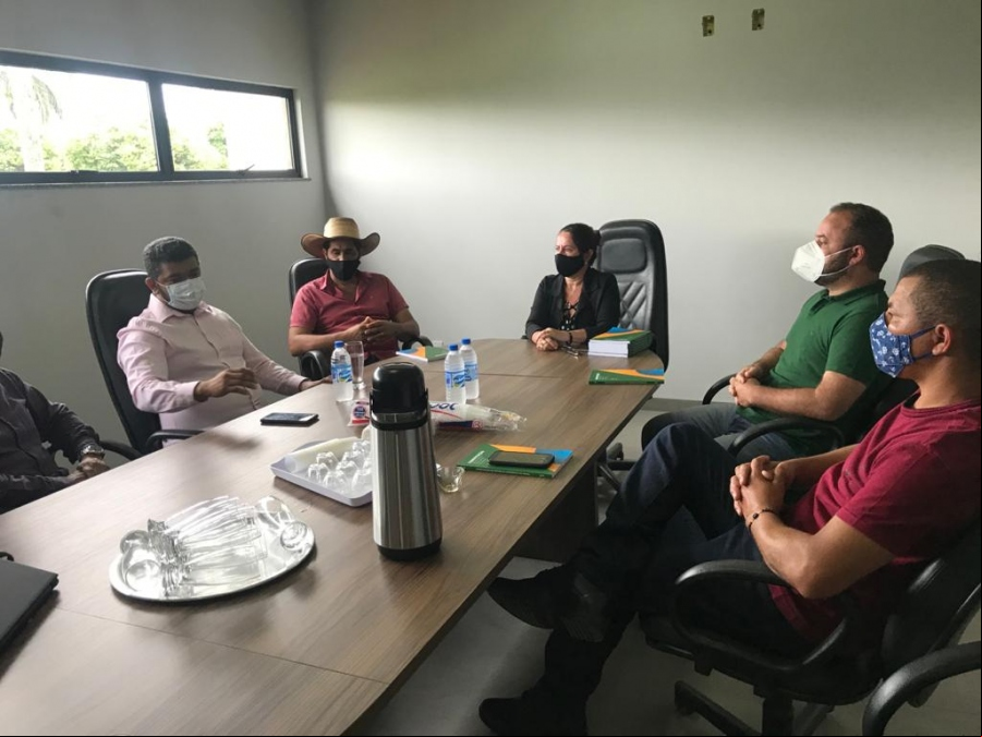 Presidente da UCMMAT, Edcley Coelho visita Câmara de Alto Taquari